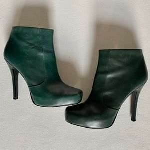 House of Harlow HoH “Leslie” Dark Green Boho leather Booties.